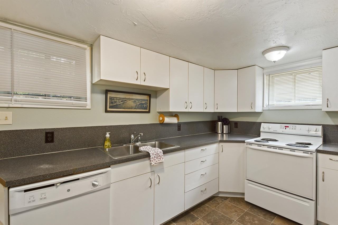 1416 Chrisway Dwn - 1 #1 - Photo 4 of 32
