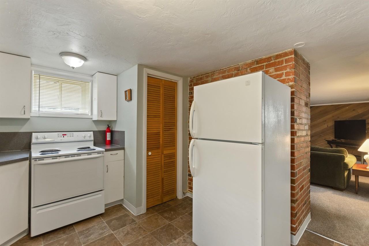 1416 Chrisway Dwn - 1 #1 - Photo 7 of 32
