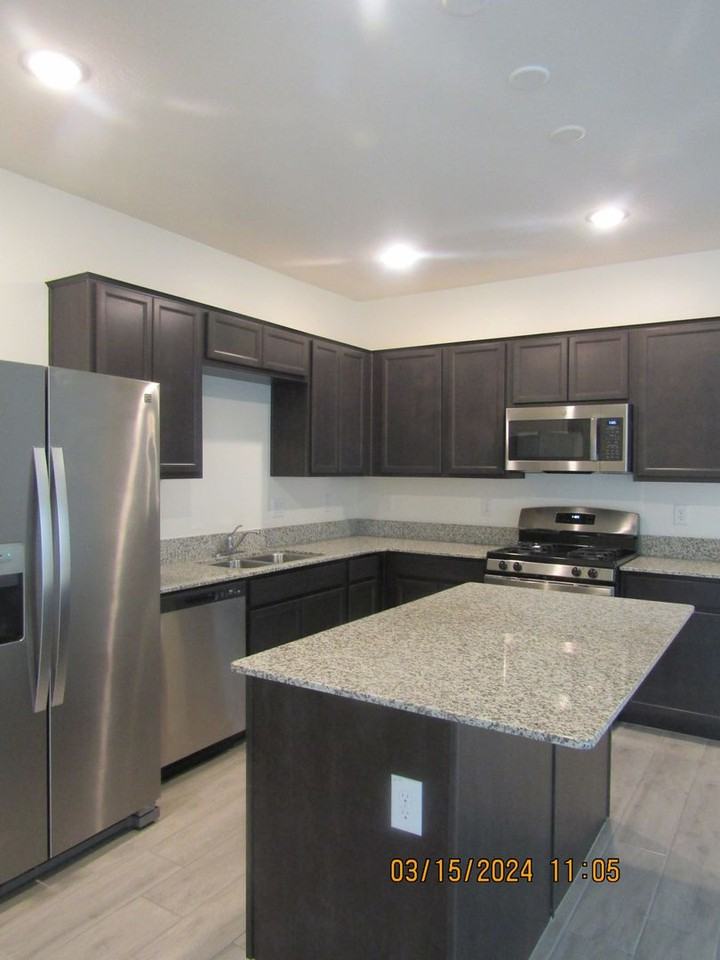188 W Seven Seas Dr - Photo 3 of 15