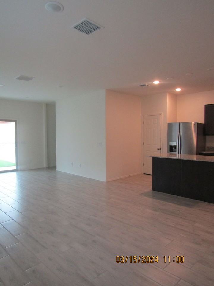 188 W Seven Seas Dr - Photo 4 of 15