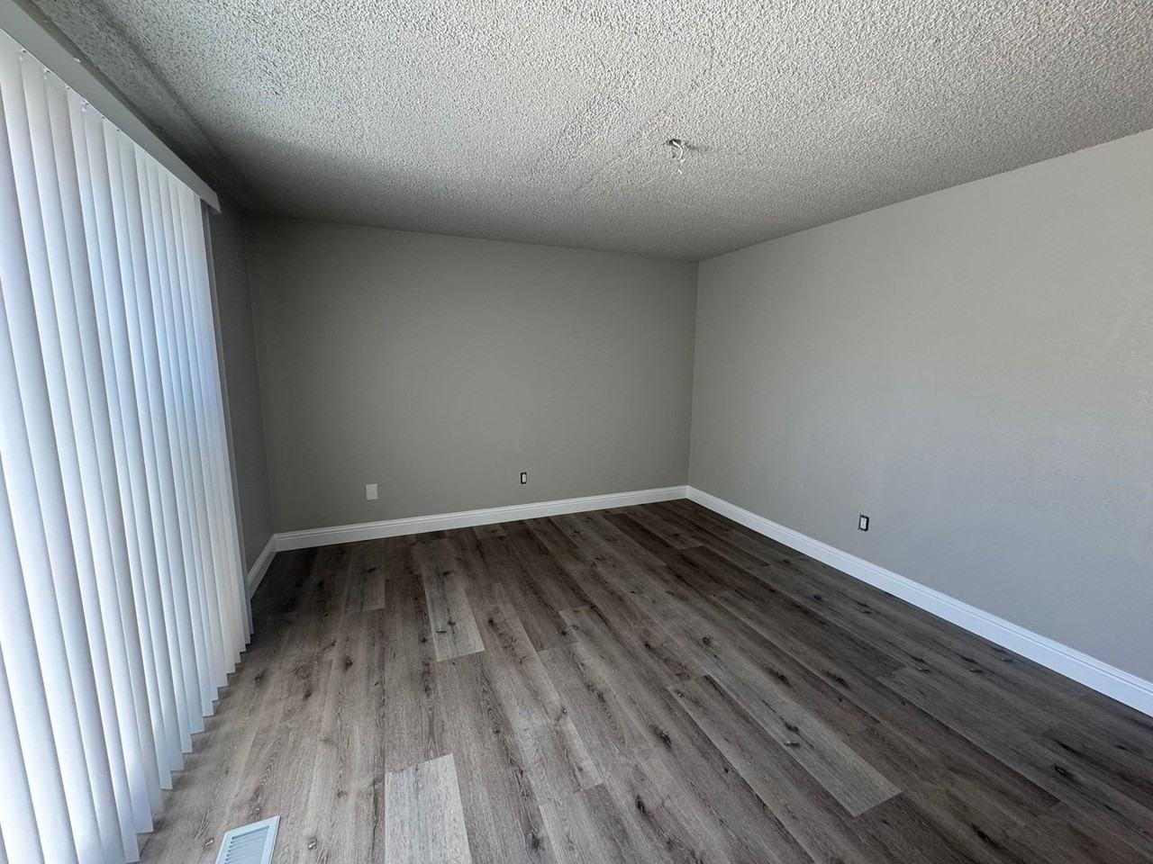 5224 Echo Ave - Photo 7 of 13