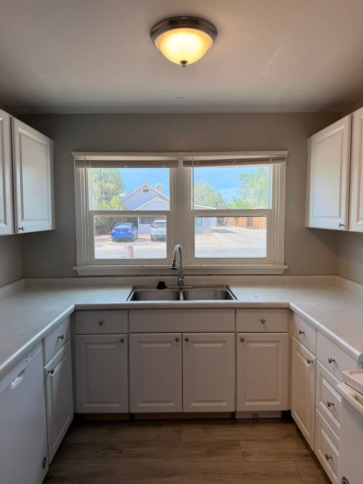 1403 Bunting Ave - Photo 2 of 9
