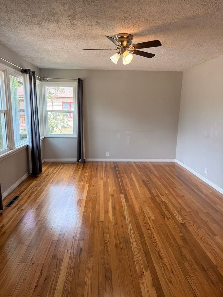 1403 Bunting Ave - Photo 3 of 9