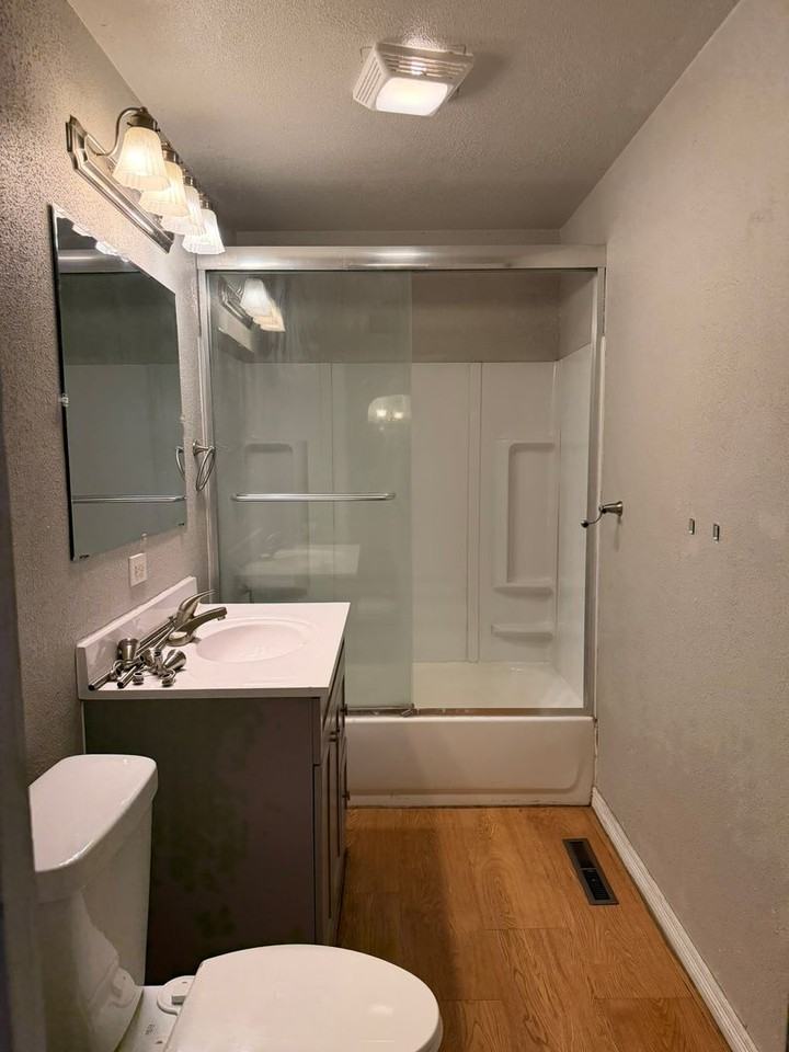 1403 Bunting Ave - Photo 4 of 9