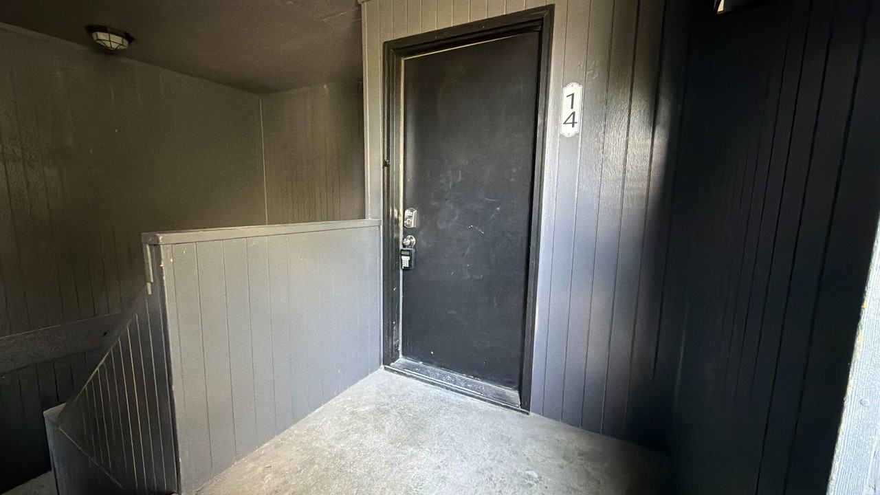 1121 N 28th St #14 - Photo 2 of 26