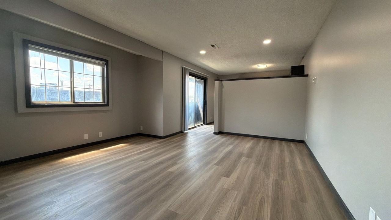 1121 N 28th St #14 - Photo 4 of 26