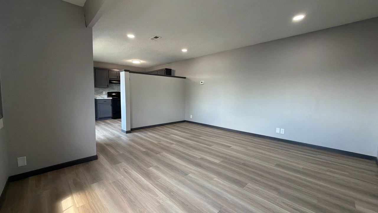 1121 N 28th St #14 - Photo 5 of 26