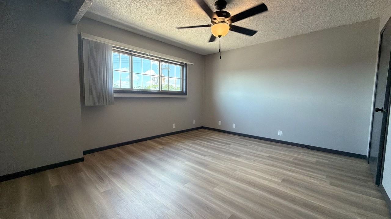 1121 N 28th St #14 - Photo 6 of 26