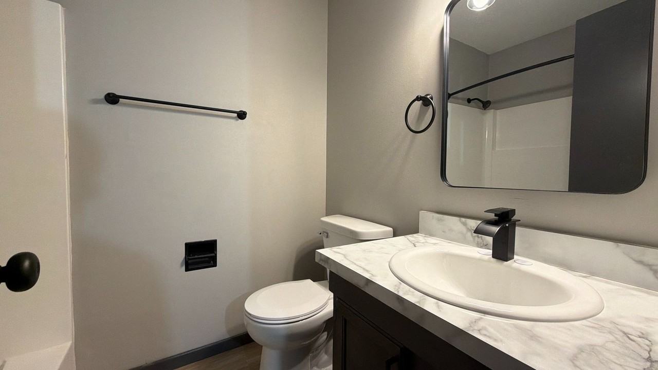 1121 N 28th St #14 - Photo 7 of 26