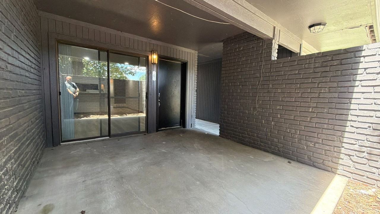 1121 N 28th St #6 - Photo 2 of 23