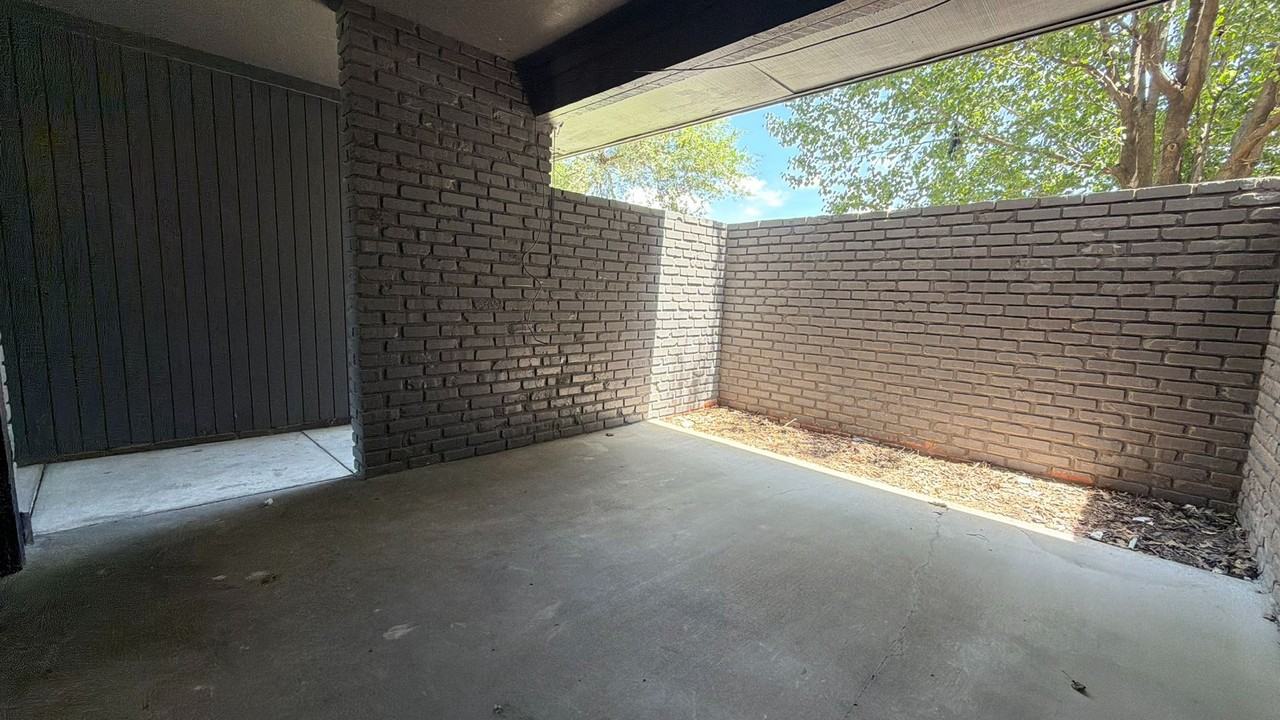 1121 N 28th St #6 - Photo 6 of 23