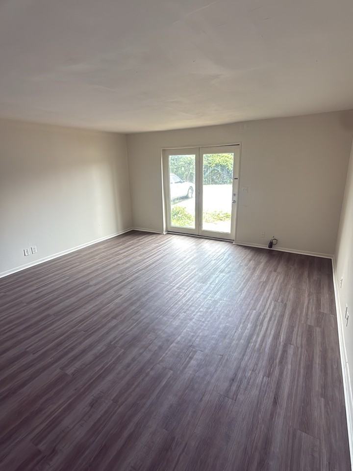 1083 Harold Dr #1 - Photo 3 of 8