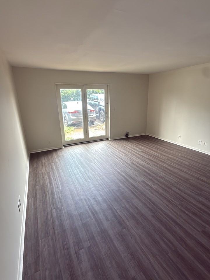 1083 Harold Dr #1 - Photo 4 of 8