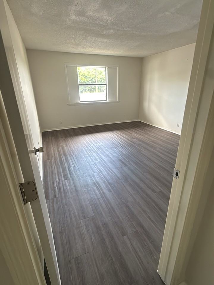 1083 Harold Dr #1 - Photo 5 of 8