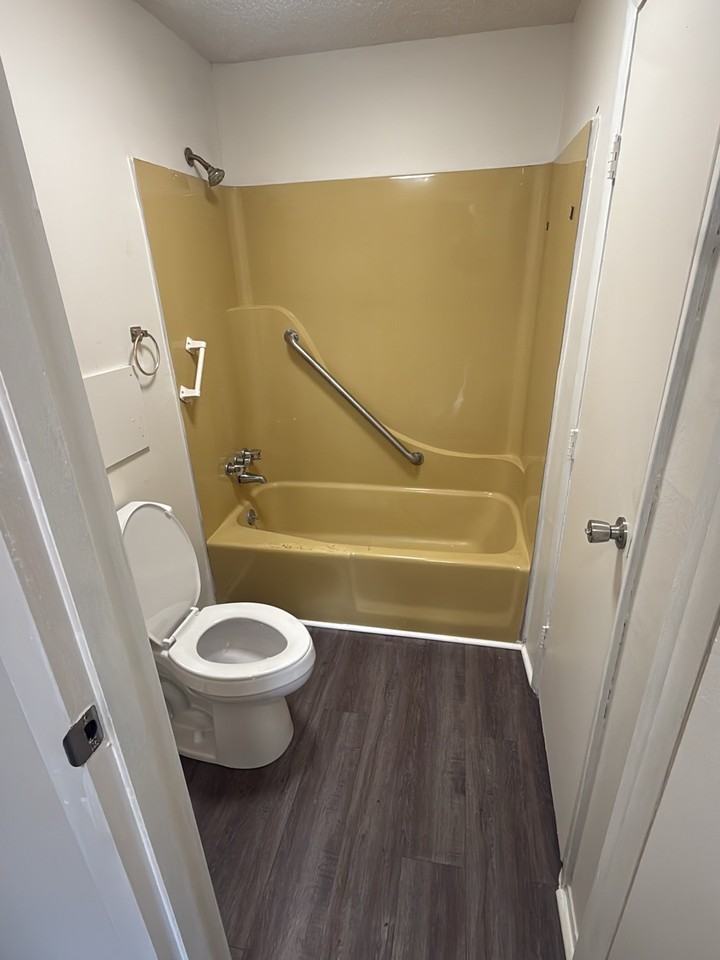 1083 Harold Dr #1 - Photo 6 of 8