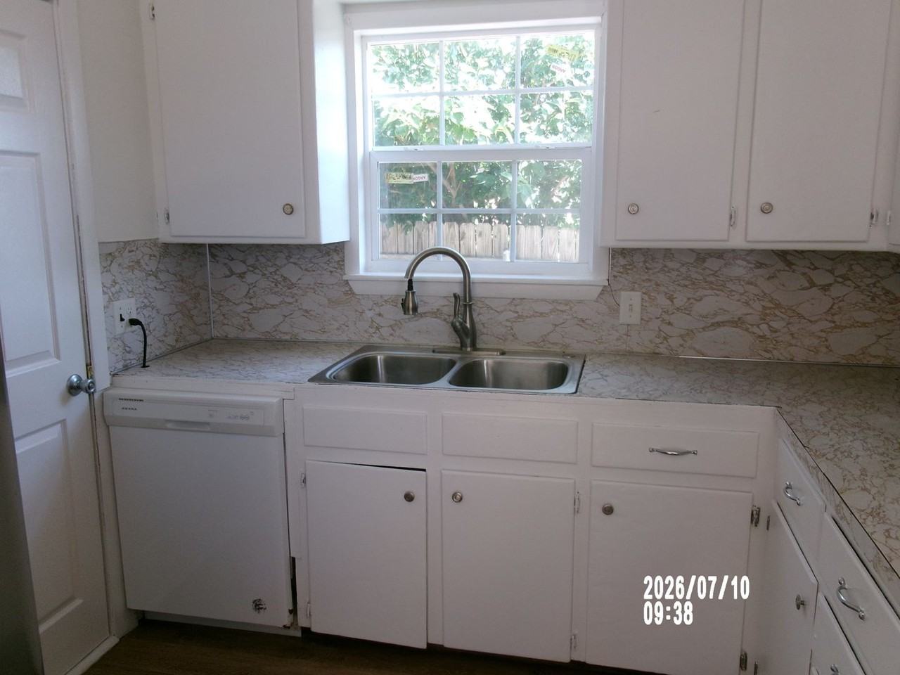 1024 Sw 42nd St - Photo 3 of 32