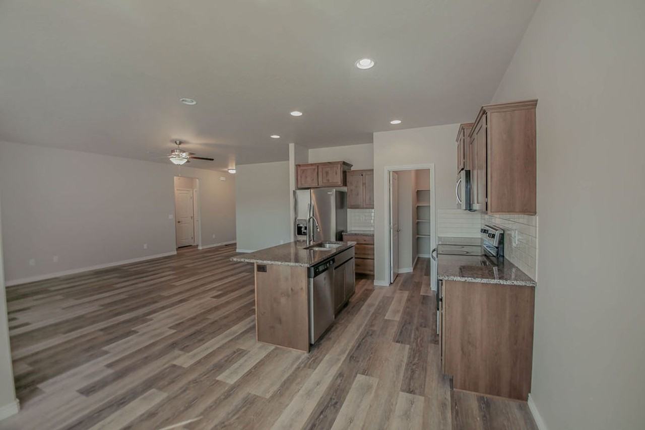 765 Shadowleaf Ave - Photo 7 of 14