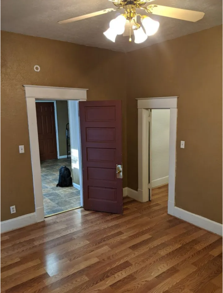417 S Broadway St - Photo 2 of 11
