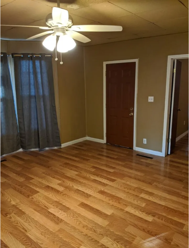 417 S Broadway St - Photo 3 of 11