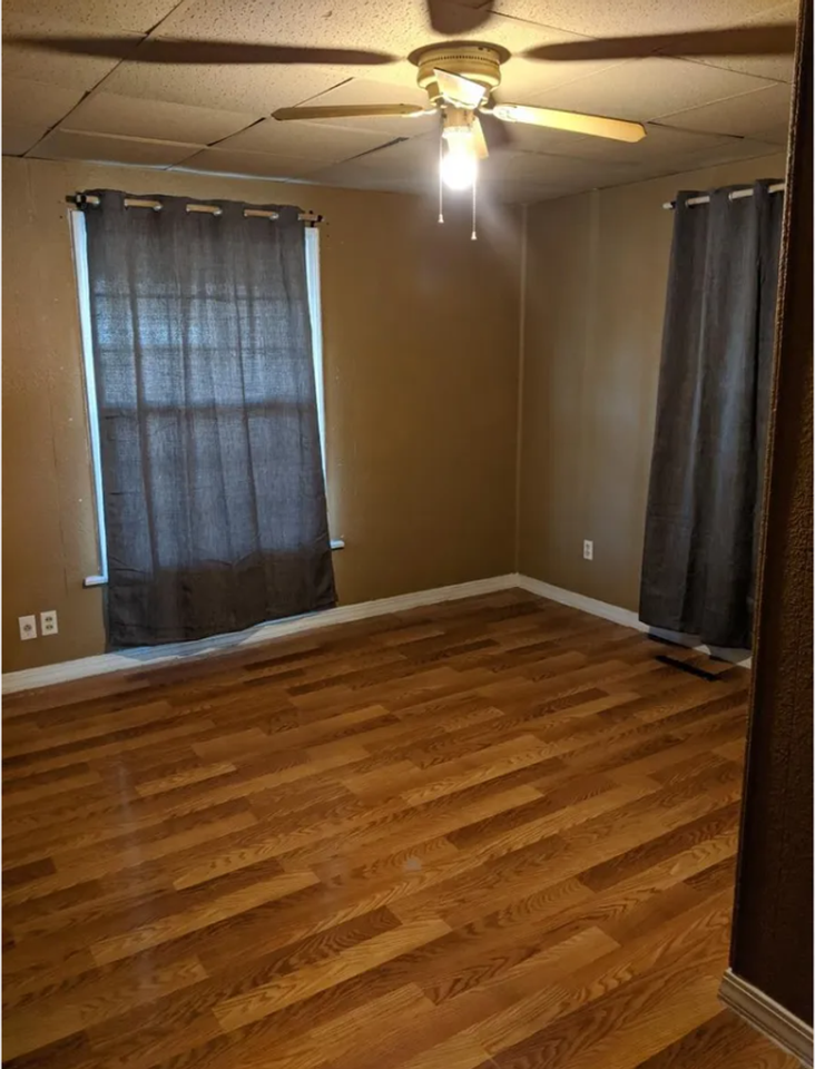 417 S Broadway St - Photo 4 of 11