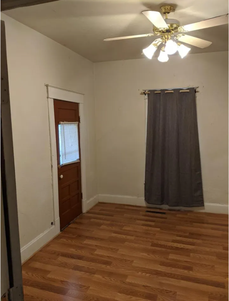 417 S Broadway St - Photo 5 of 11