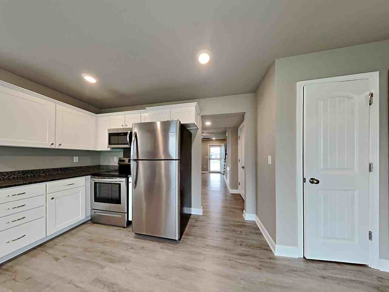 214 Sw Marigold St - Photo 3 of 18