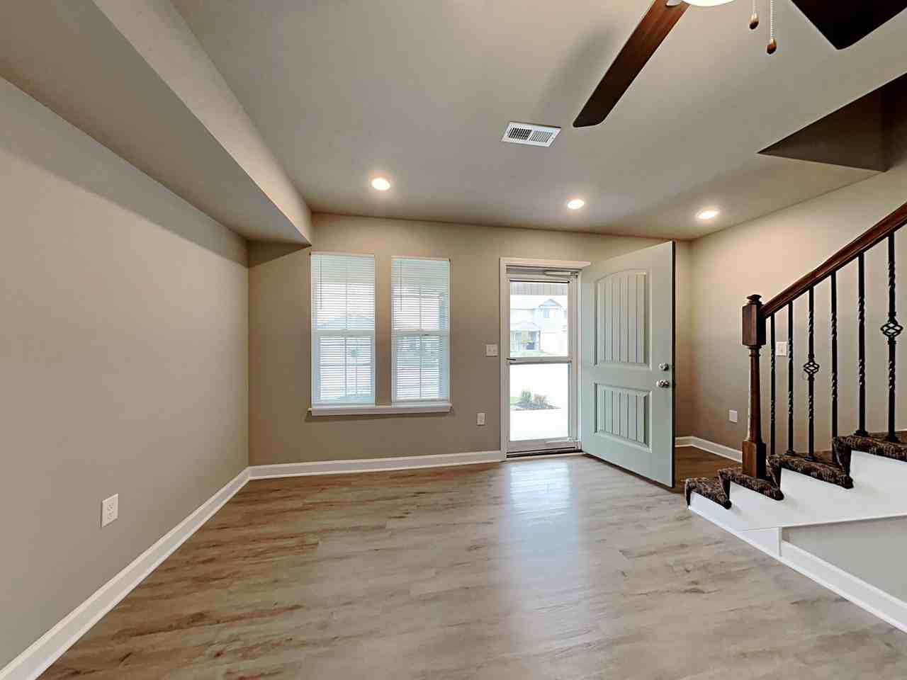 214 Sw Marigold St - Photo 7 of 18