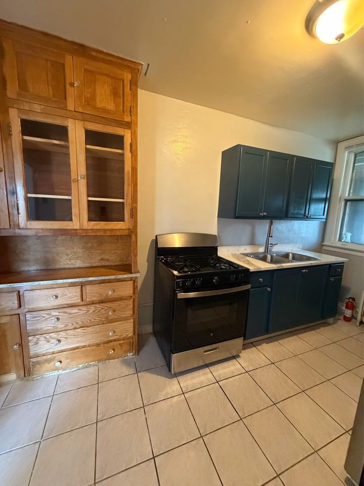 7706 S Wabash Ave #7706-2 - Photo 3 of 12