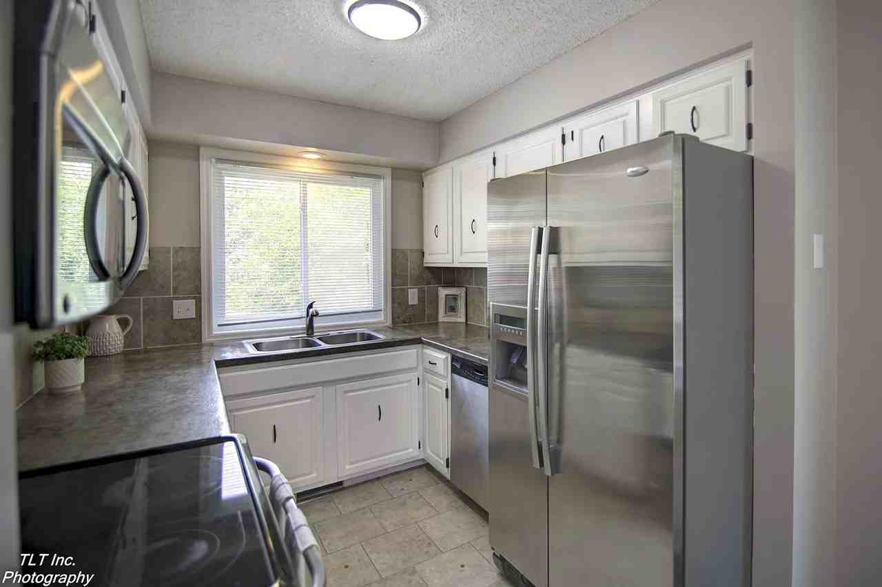 10475 Ruggles Plz - Photo 5 of 19