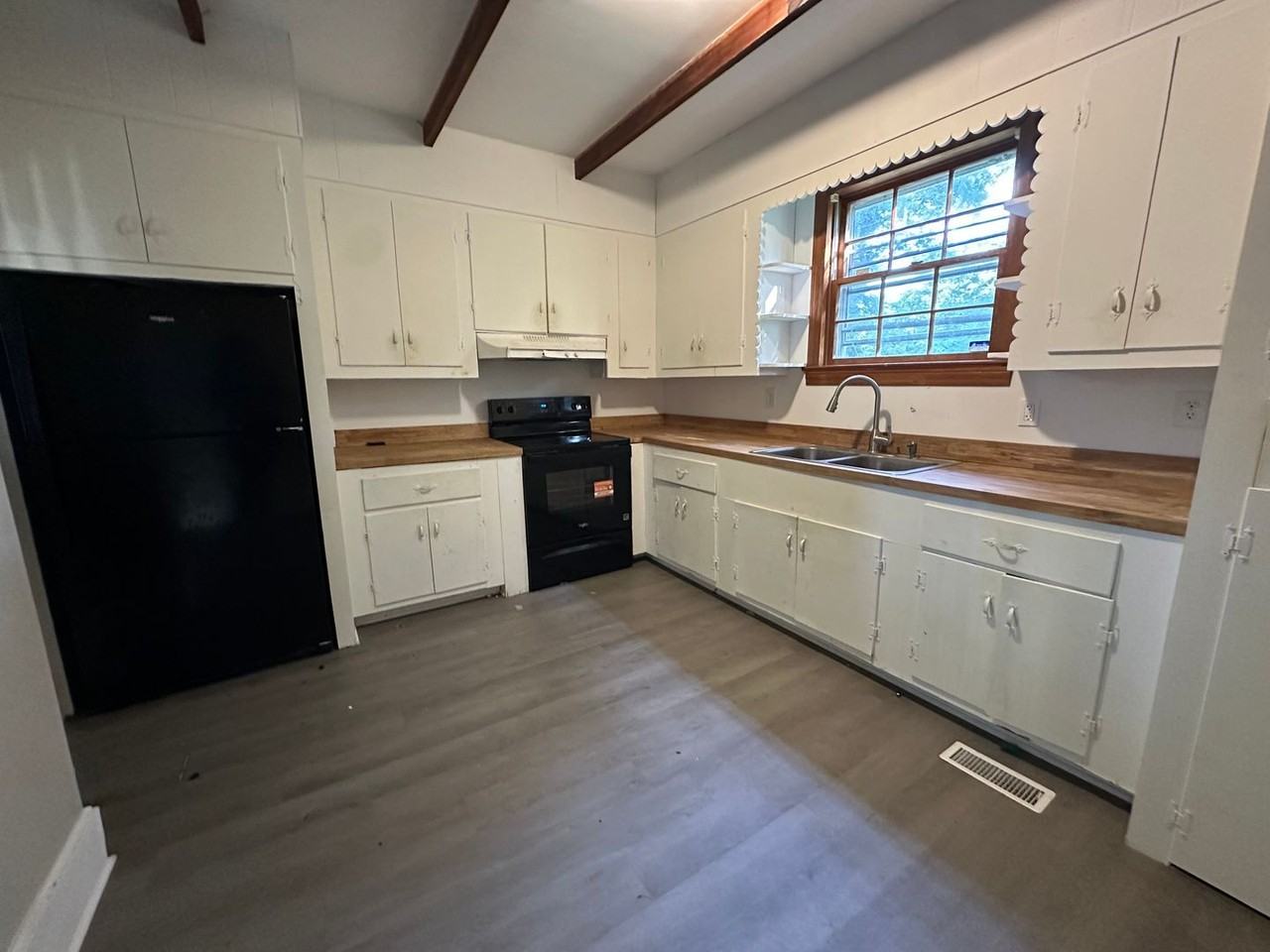 213 E Gale St - Photo 4 of 19