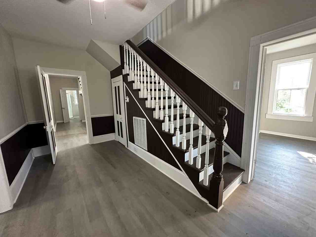 213 E Gale St - Photo 5 of 19