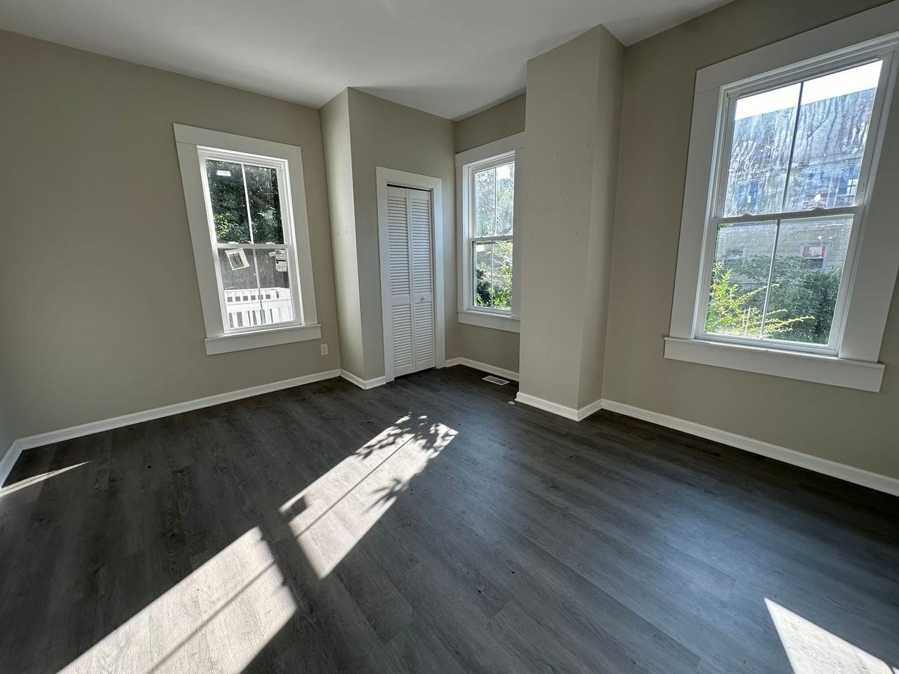 213 E Gale St - Photo 6 of 19
