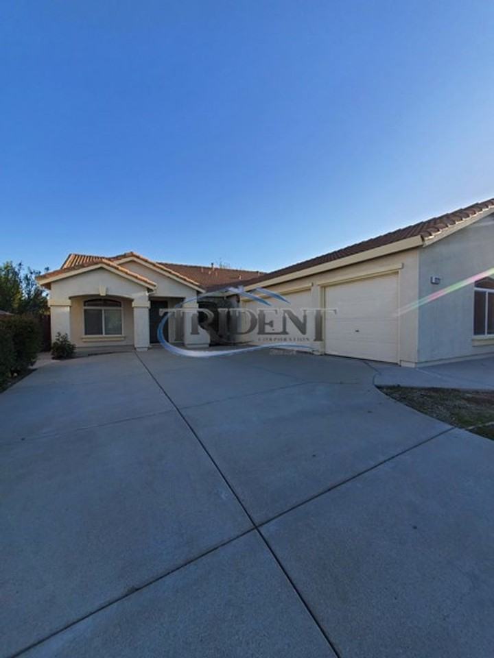 1221 Plumas Links St - Photo 2 of 27