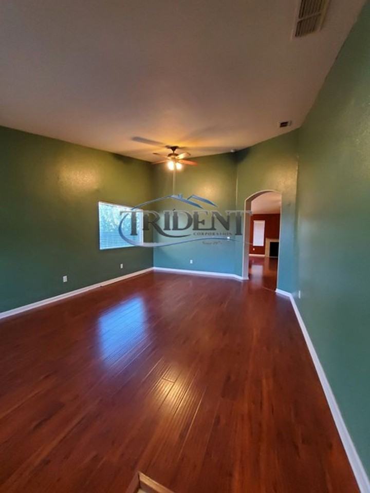1221 Plumas Links St - Photo 5 of 27