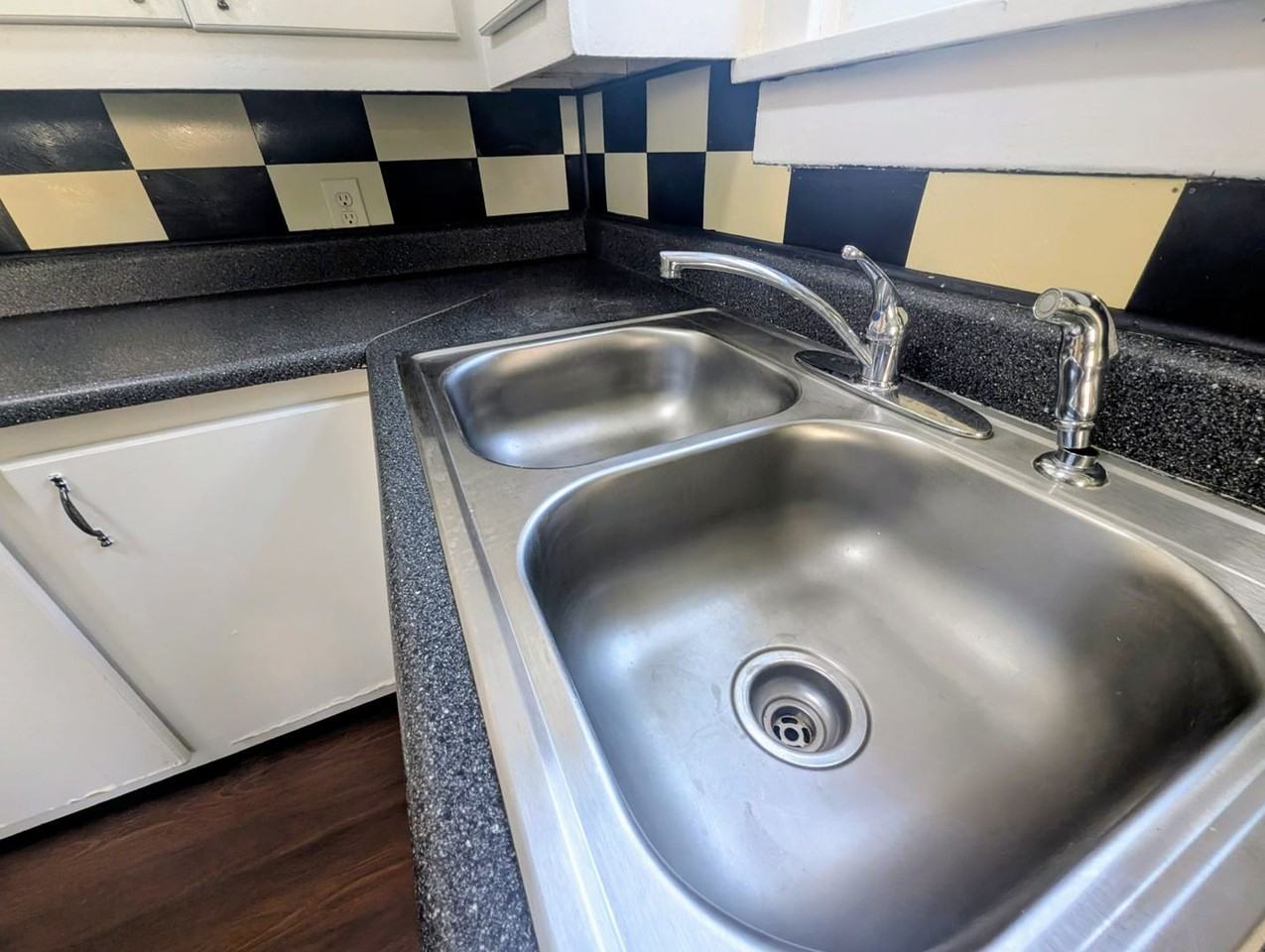 1219 N 11th St - Photo 4 of 14