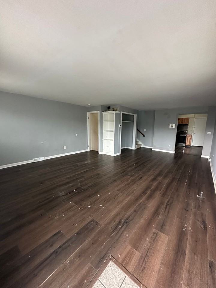 201 S Jackson St - Photo 2 of 13
