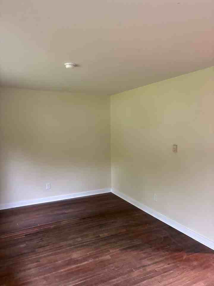 1002 W Cascade Ave - Photo 4 of 15