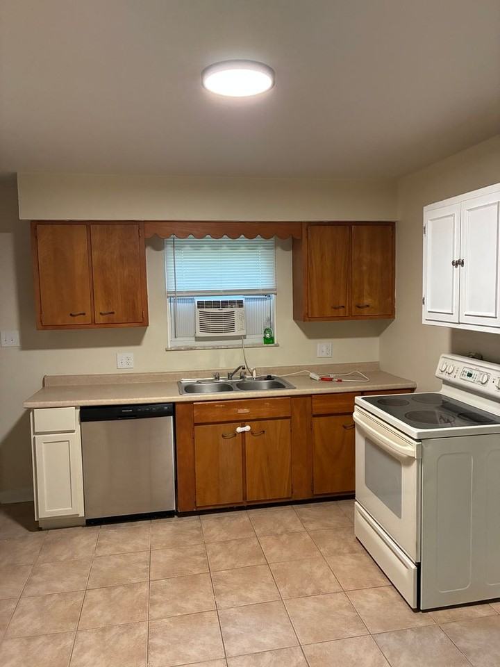 1002 W Cascade Ave - Photo 6 of 15