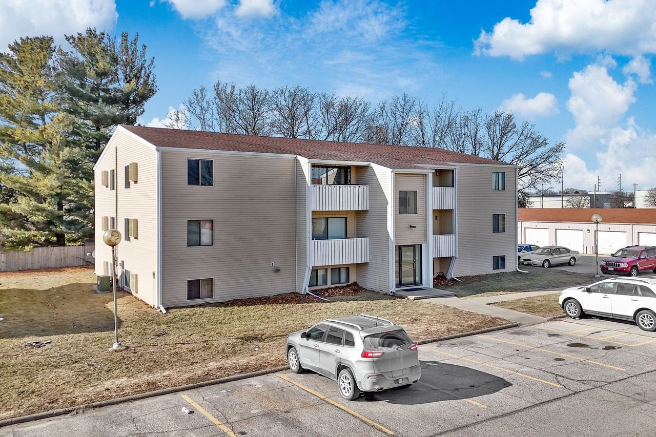 Find Your Perfect Fit at East Park Apartments! - Photo 4 of 35