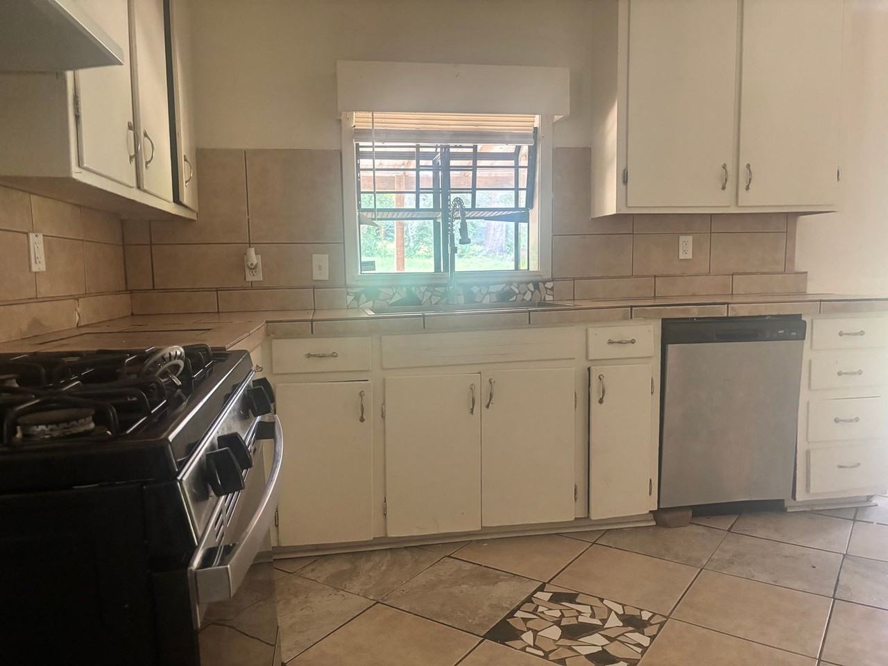 2740 Teresa Dr - Photo 5 of 14