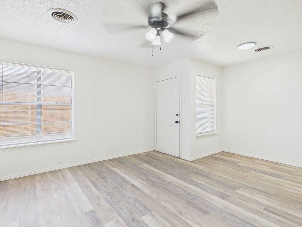 1929 Howard Dr - Photo 3 of 20
