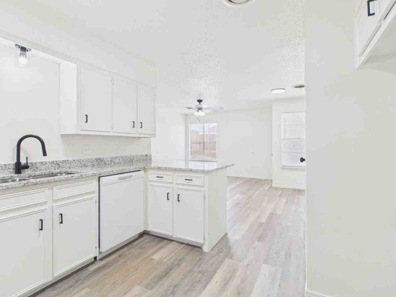 1929 Howard Dr - Photo 5 of 20