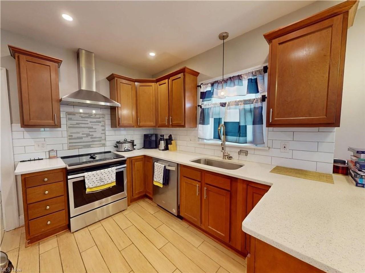 3423 Beechwood Ave - Photo 4 of 11