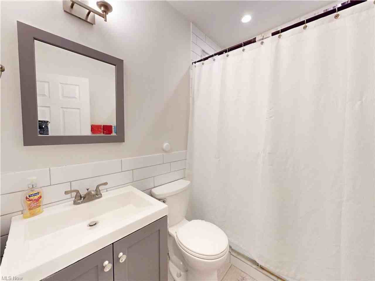 3423 Beechwood Ave - Photo 6 of 11