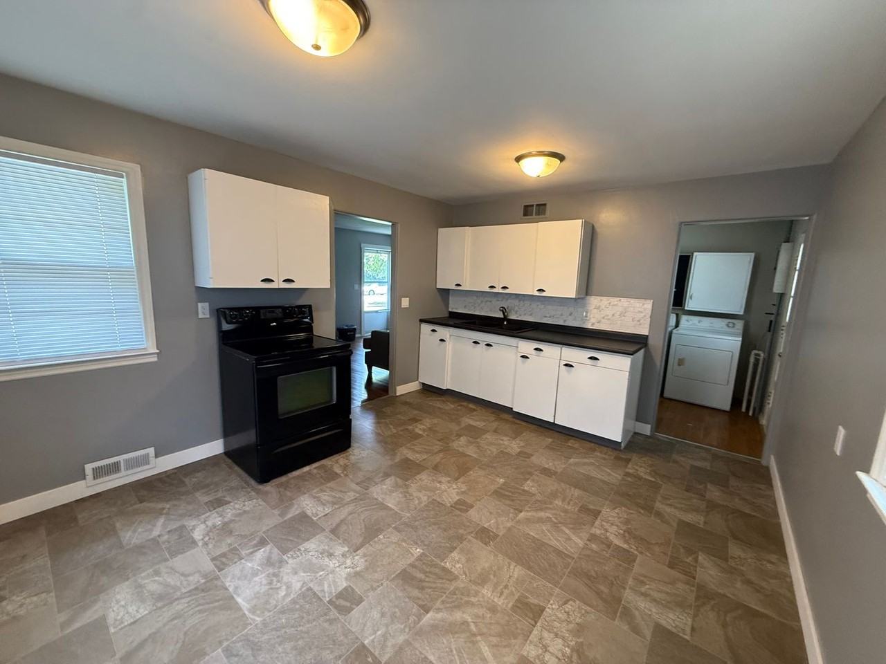 3300 W Devon Rd - Photo 2 of 8