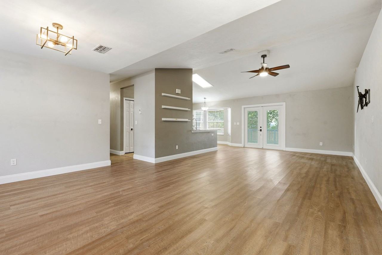 11238 Nw 35th Ave - Photo 3 of 31