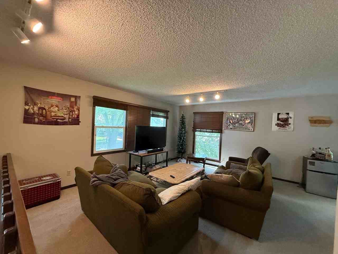 21 Highland Dr - Photo 2 of 19