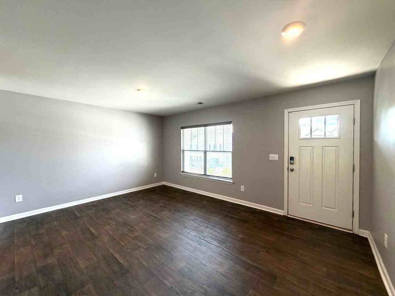 220 Roper St - Photo 3 of 33