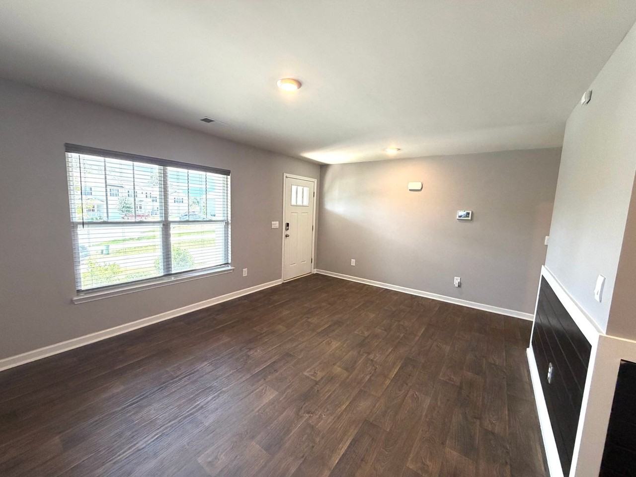 220 Roper St - Photo 4 of 33