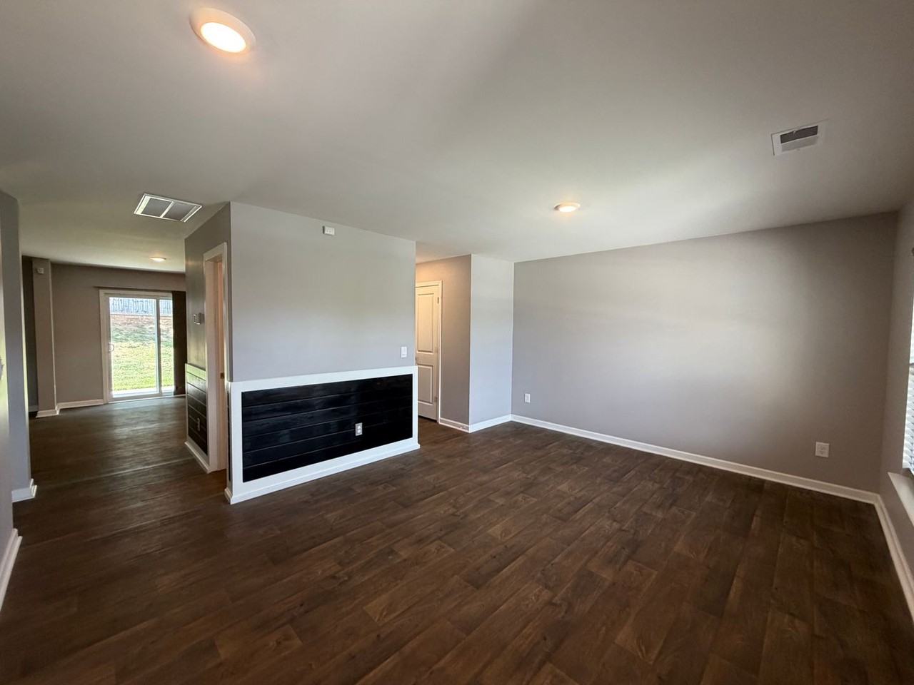 220 Roper St - Photo 5 of 33